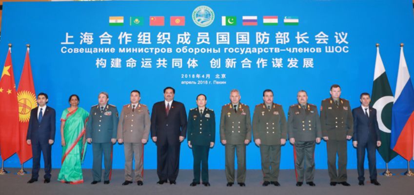 多国防长齐聚北京会习近平 只有他不穿军装 多国防长齐聚北京会习近平 只有他不穿军装