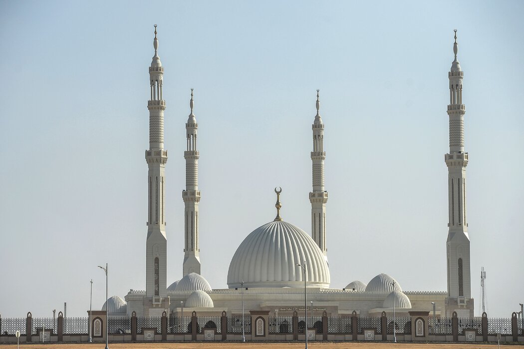 巍然耸立于埃及新行政首都的法塔赫阿利姆清真寺