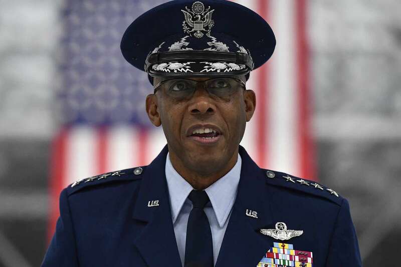 拜登将会提名现任空军参谋长，也是参谋长联席会议成员的查尔斯布朗上将