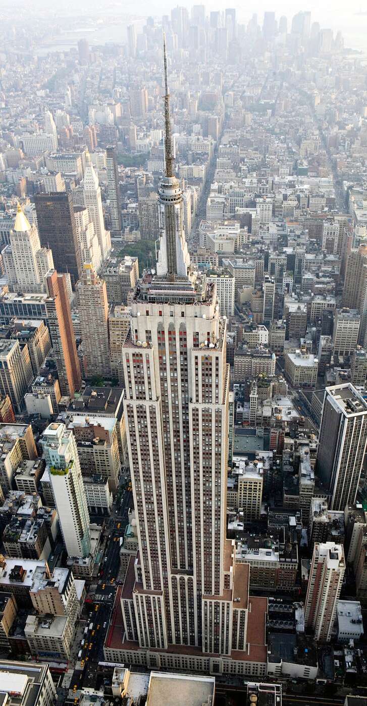 帝国大厦高381米,在其后41年的时间里都保持了第一高楼的名头 帝国大厦高381米,在其后41年的时间里都保持了第一高楼的名头