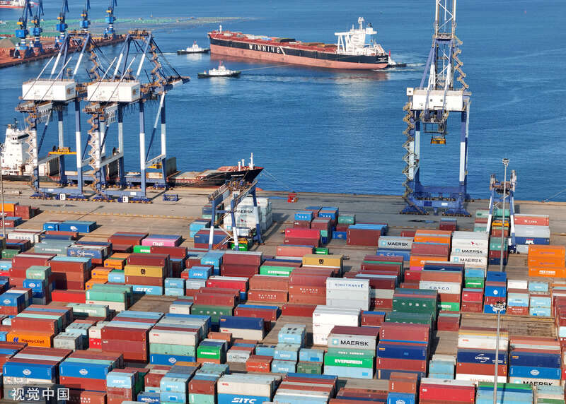 山东烟台港,繁忙的集装箱码头 山东烟台港,繁忙的集装箱码头